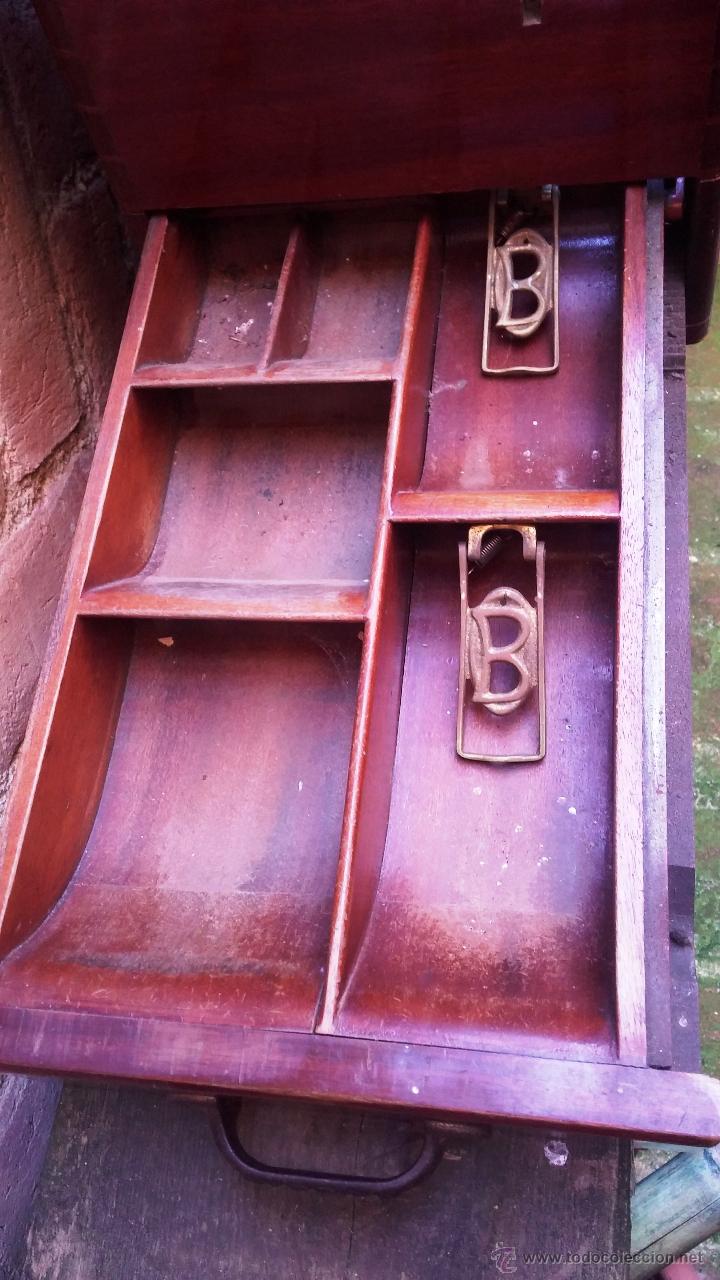 Antig&uuml;edades: Registradora de madera y bronce - Foto 11