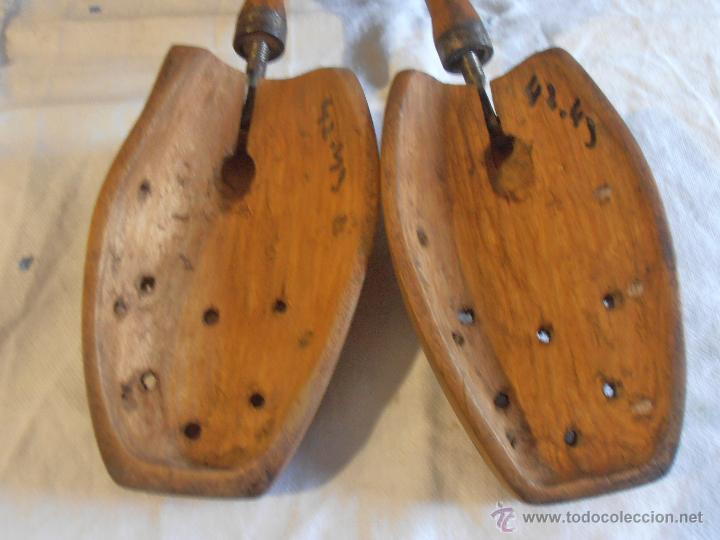Antig&uuml;edades: PAREJA DE HORMAS DE MADERA - Foto 5