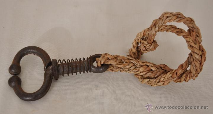 Antig&uuml;edades: Hociquero con cuerda. - Foto 2