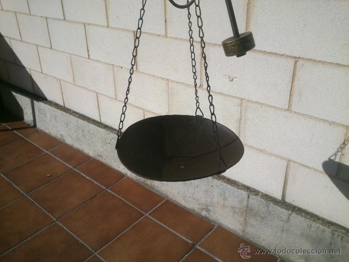 Antig&uuml;edades: MAGNIFICA BALANZA ROMANA DE PLATO Y GANCHO - Foto 2