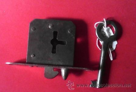 Antig&uuml;edades: Cerradura de mueble. Funcionando - Foto 1