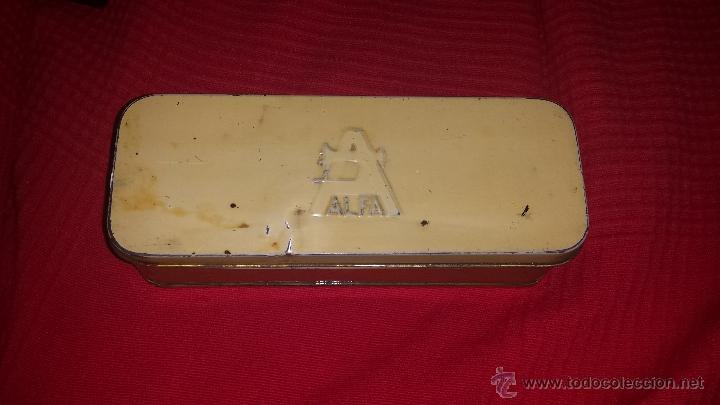 Antig&uuml;edades: Caja de chapa accesorios Alfa. - Foto 1
