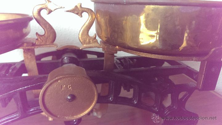 Antig&uuml;edades: BALANZA EN HIERRO FUNDIDO, PLATOS LATON, IMPECABLE Y FUNCIONAL - Foto 2