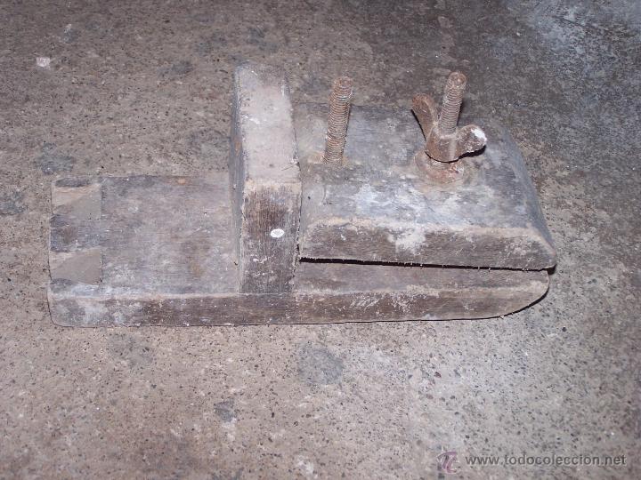 Antig&uuml;edades: Tornillo de madera - Foto 1