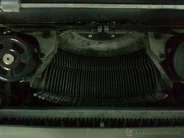 Antig&uuml;edades: MAQUINA DE ESCRIBIR OLIVETTI STUDIO 44 EN SU MALETIN - Foto 10