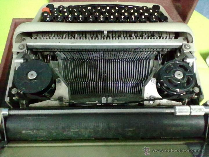 Antig&uuml;edades: MAQUINA DE ESCRIBIR OLIVETTI STUDIO 44 EN SU MALETIN - Foto 12