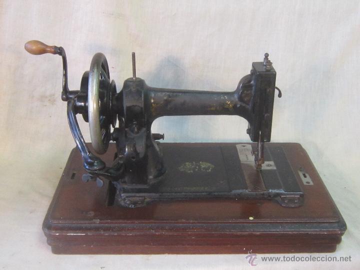 Antig&uuml;edades: maquina antigua de coser - Foto 1