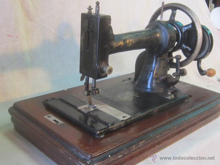 Antig&uuml;edades: maquina antigua de coser - Foto 3