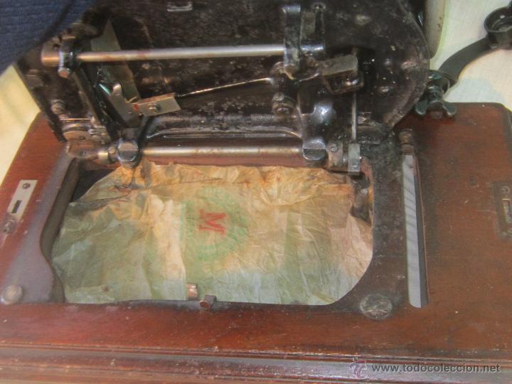 Antig&uuml;edades: maquina antigua de coser - Foto 8
