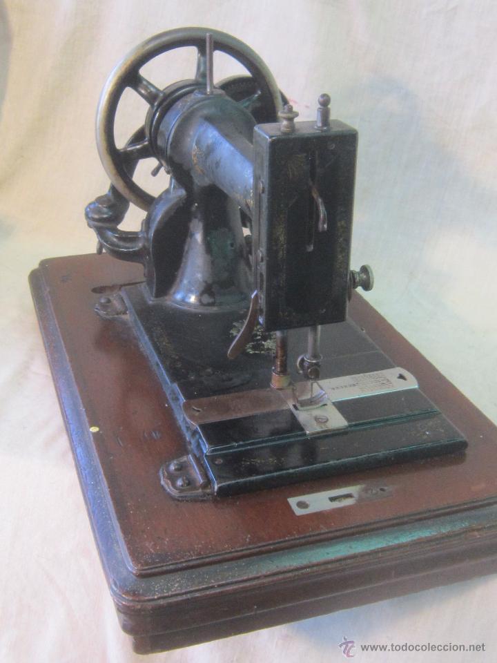 Antig&uuml;edades: maquina antigua de coser - Foto 9