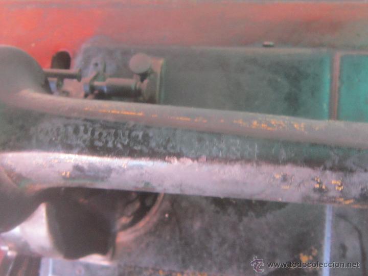 Antig&uuml;edades: maquina antigua de coser - Foto 10