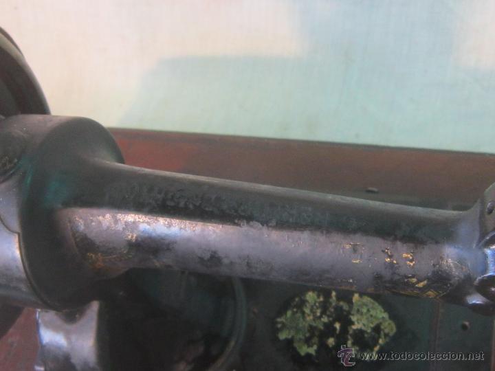 Antig&uuml;edades: maquina antigua de coser - Foto 11