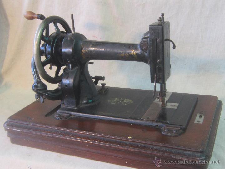 Antig&uuml;edades: maquina antigua de coser - Foto 12