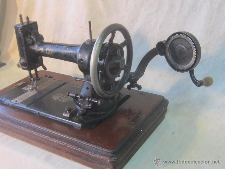 Antig&uuml;edades: maquina antigua de coser - Foto 16