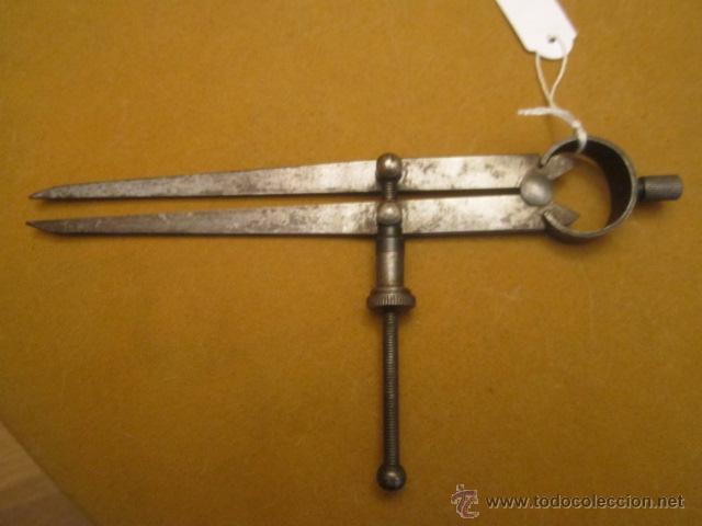 Antig&uuml;edades: Antiguo comp&aacute;s de hierro. 19 cms. - Foto 1