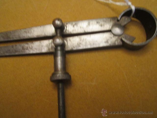 Antig&uuml;edades: Antiguo comp&aacute;s de hierro. 19 cms. - Foto 2