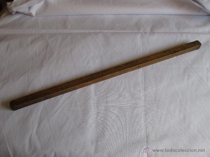 Antig&uuml;edades: medio metro de madera marca T B - Foto 1