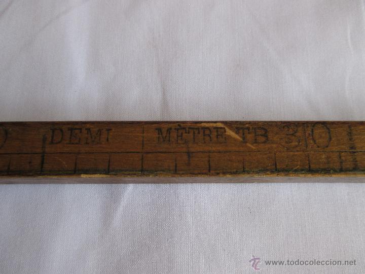 Antig&uuml;edades: medio metro de madera marca T B - Foto 2
