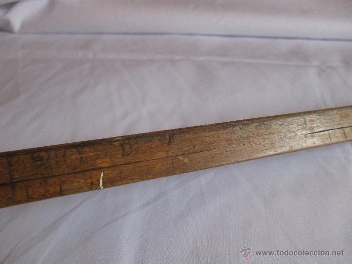 Antig&uuml;edades: medio metro de madera marca T B - Foto 6