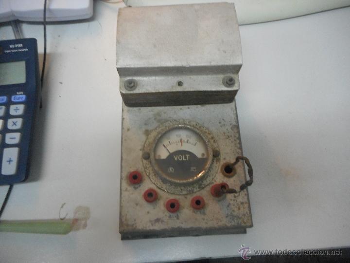 Antig&uuml;edades: ESTAMOS LIQUIDANDO. voltimetro transformador en base de madera - Foto 1