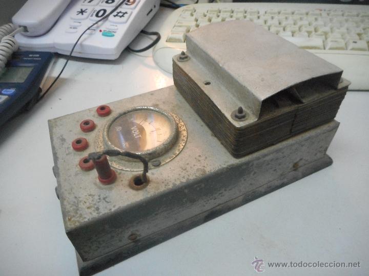 Antig&uuml;edades: ESTAMOS LIQUIDANDO. voltimetro transformador en base de madera - Foto 2