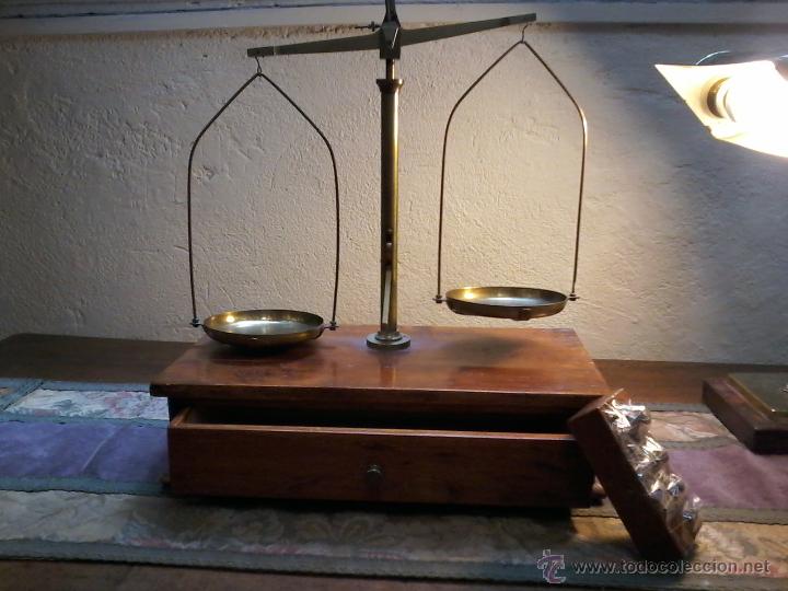 Antig&uuml;edades: BALANZA DE FARMACIA - Foto 1
