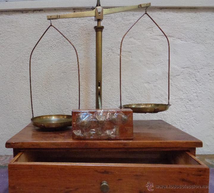 Antig&uuml;edades: BALANZA DE FARMACIA - Foto 2