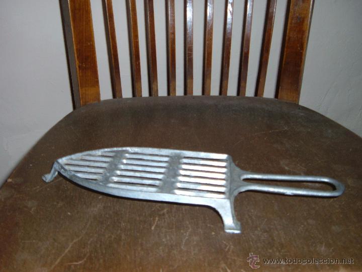 Antig&uuml;edades: Soporte o posa planchas - Foto 2