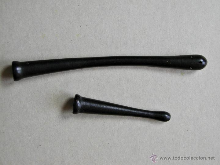Antig&uuml;edades: 2 C&Aacute;NULAS DE EBONITA PARA IRRIGACI&Oacute;N, ENEMAS O LAVATIVAS. FINALES S. XIX, PRINCIPIOS XX.