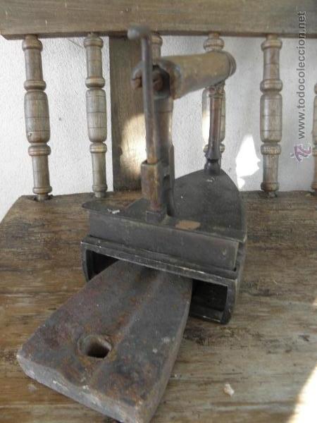 Antig&uuml;edades: Plancha de hierro n&ordm;10 con asa de madera - Foto 3