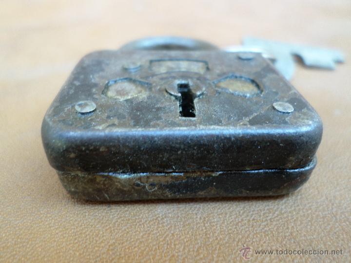 Antig&uuml;edades: CANDADO Y LLAVE UCEM - Foto 2