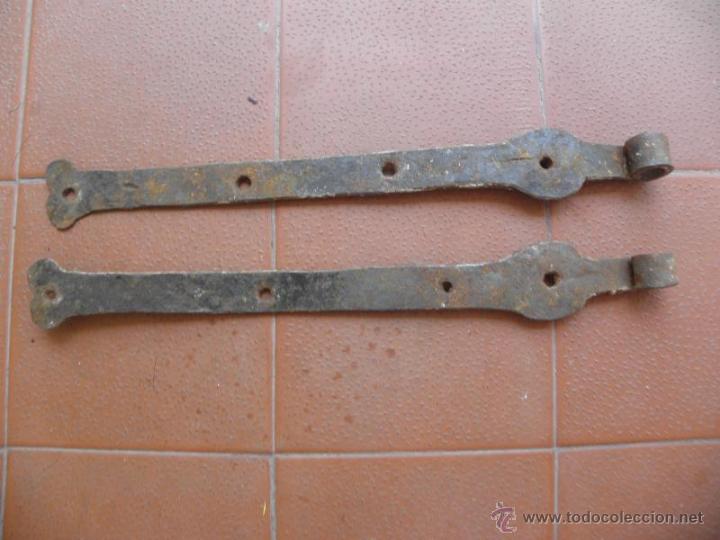 Antig&uuml;edades: Bisagras centenarias de forja rectas - 36 cm - Foto 1