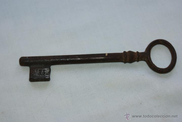 Antig&uuml;edades: antigua llave de zerrojo - Foto 1
