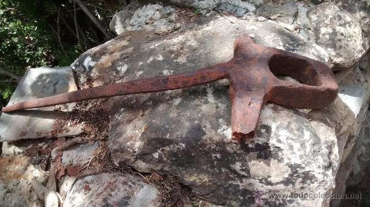 Antig&uuml;edades: Horca de forja, 36 cm, incompleta - Foto 1