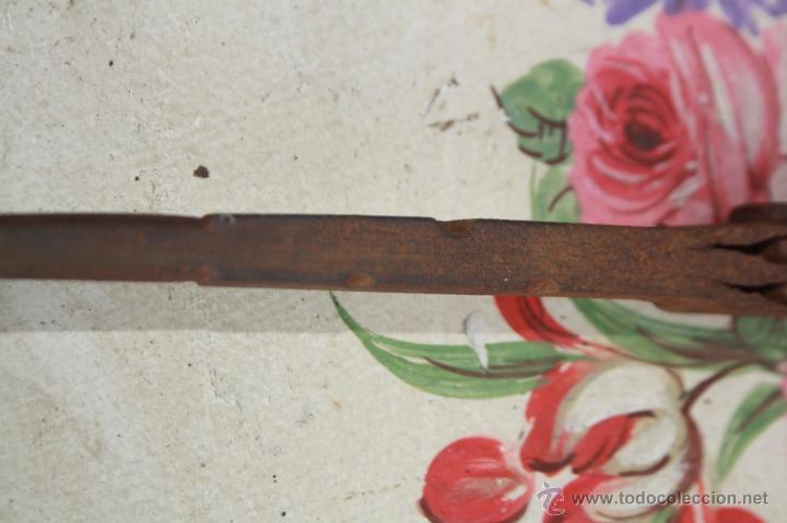 Antig&uuml;edades: ANTIGUO COMPAS DE FORJA AGARROTADO POR EL CENTRO DE 39 CMS. DE LARGO - Foto 6