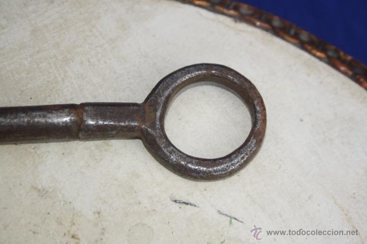 Antig&uuml;edades: LLAVE ANTIGUA DE FORJA DE 17 CMS. DE LARGO - Foto 3