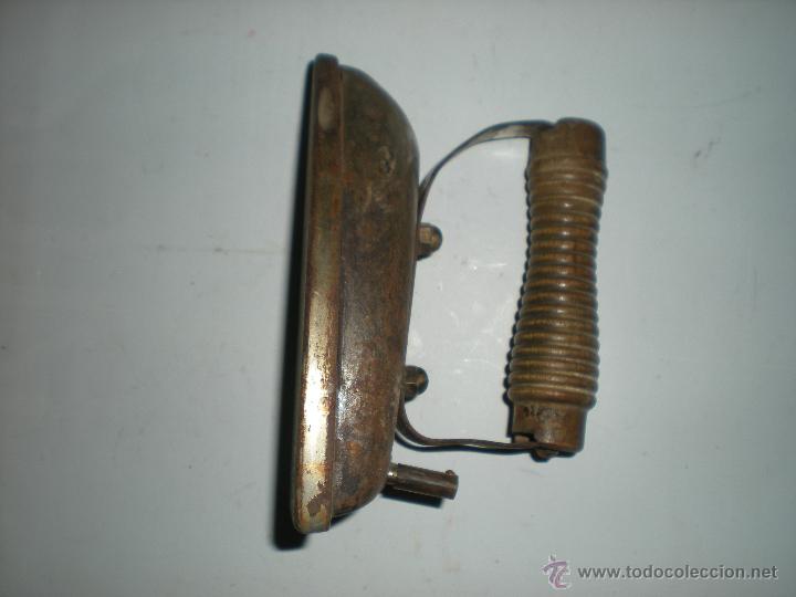 Antig&uuml;edades: Plancha el&eacute;ctrica sin cable con mango de madera - Foto 5