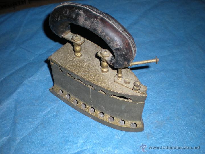 Antig&uuml;edades: Plancha carb&oacute;n mango de cuero 20x9x17cm - Foto 2