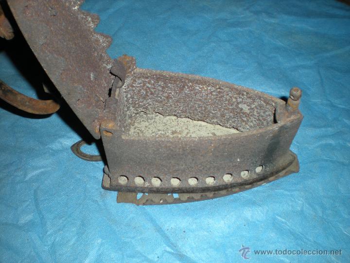 Antig&uuml;edades: Plancha carb&oacute;n con base 24x9x18cm - Foto 2
