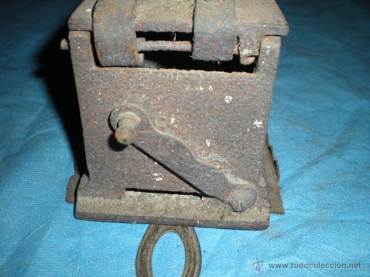Antig&uuml;edades: Plancha carb&oacute;n con base 24x9x18cm - Foto 4