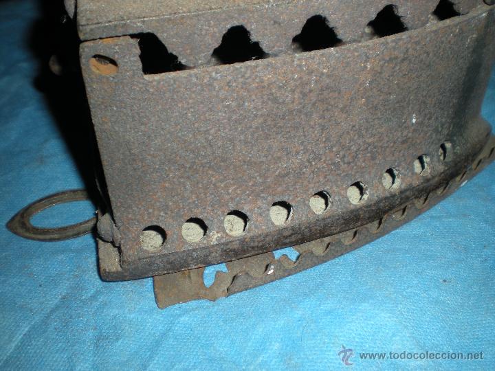 Antig&uuml;edades: Plancha carb&oacute;n con base 24x9x18cm - Foto 9