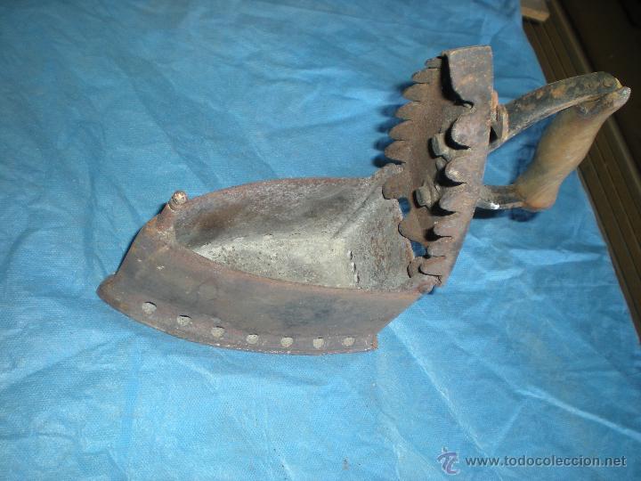 Antig&uuml;edades: Plancha para carb&oacute;n 18x10x18cm - Foto 6