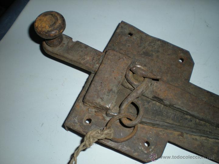 Antig&uuml;edades: Herraje puerta cerrojo 40x18cm - Foto 2