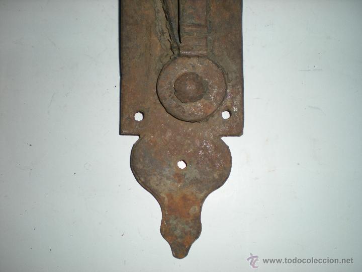 Antig&uuml;edades: Herraje puerta cerrojo 40x18cm - Foto 3