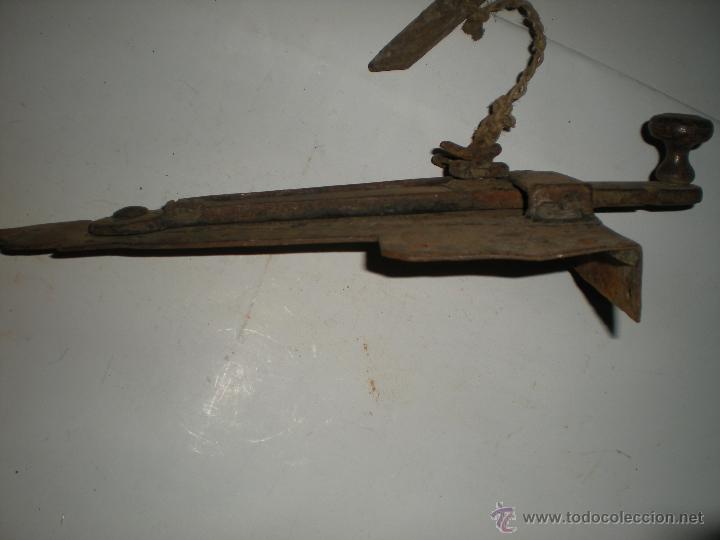 Antig&uuml;edades: Herraje puerta cerrojo 40x18cm - Foto 4