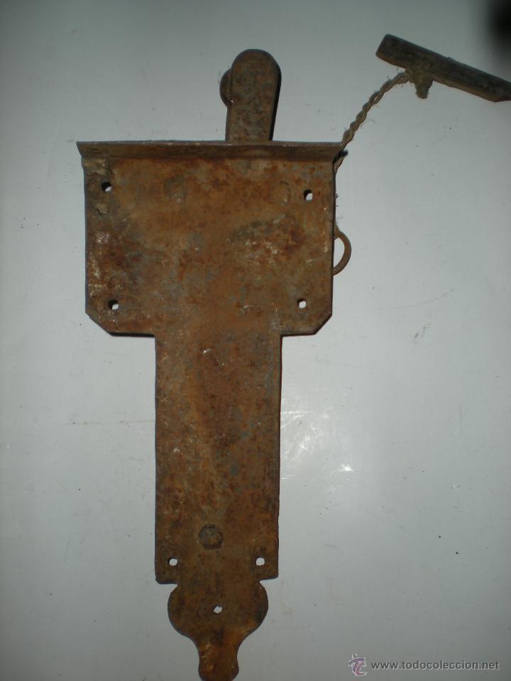 Antig&uuml;edades: Herraje puerta cerrojo 40x18cm - Foto 5