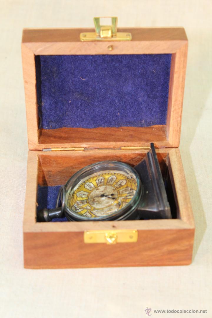Antig&uuml;edades: reloj naval de mesa en laton con esfera viselada - Foto 1