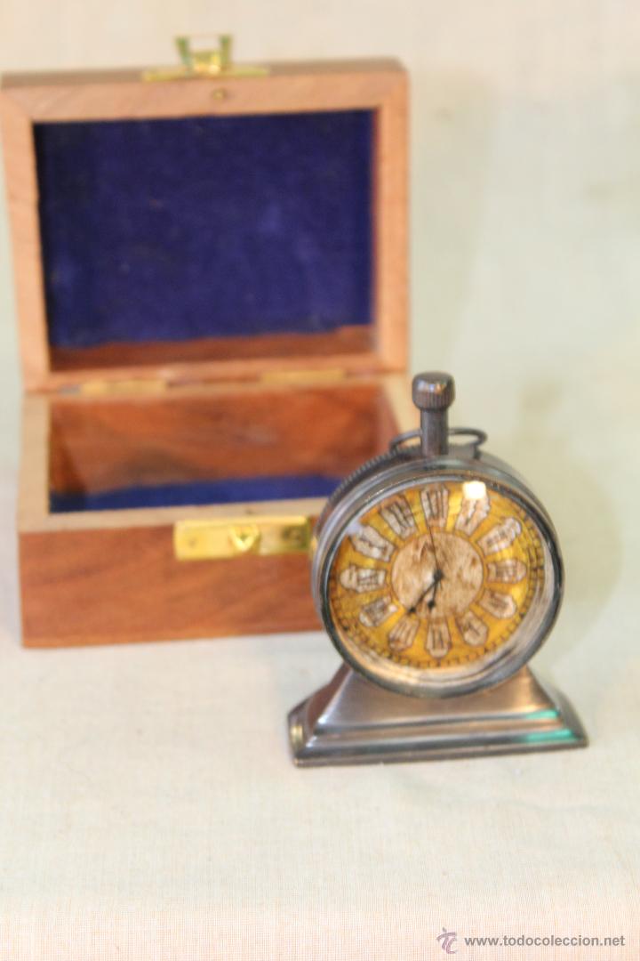 Antig&uuml;edades: reloj naval de mesa en laton con esfera viselada - Foto 4