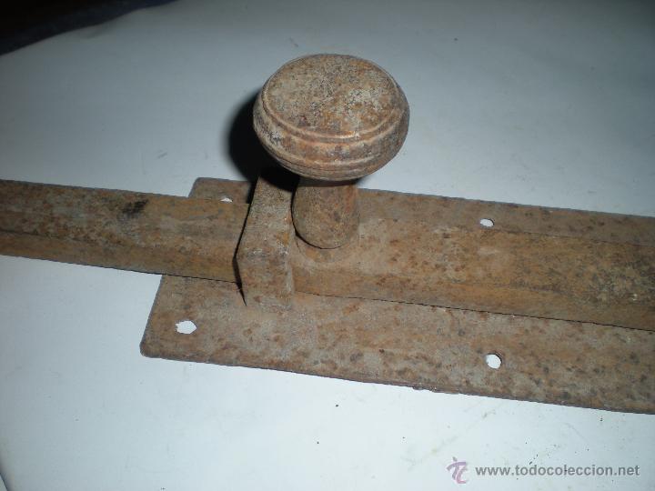 Antig&uuml;edades: Herraje puerta 30x10cm - Foto 2