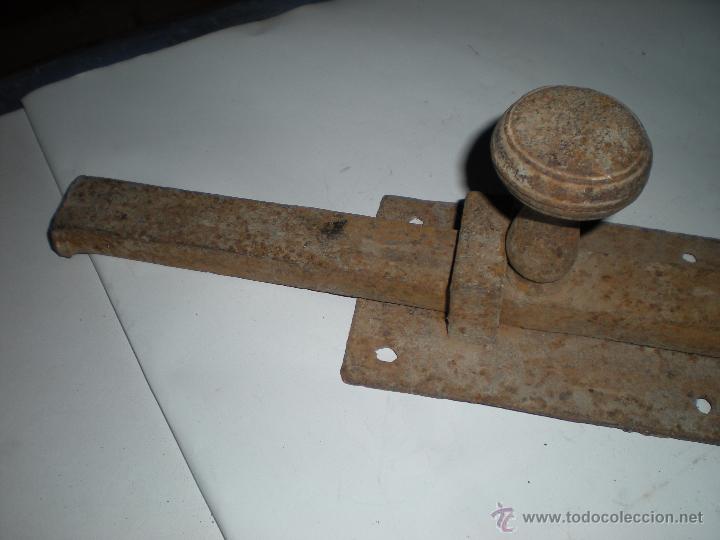 Antig&uuml;edades: Herraje puerta 30x10cm - Foto 3